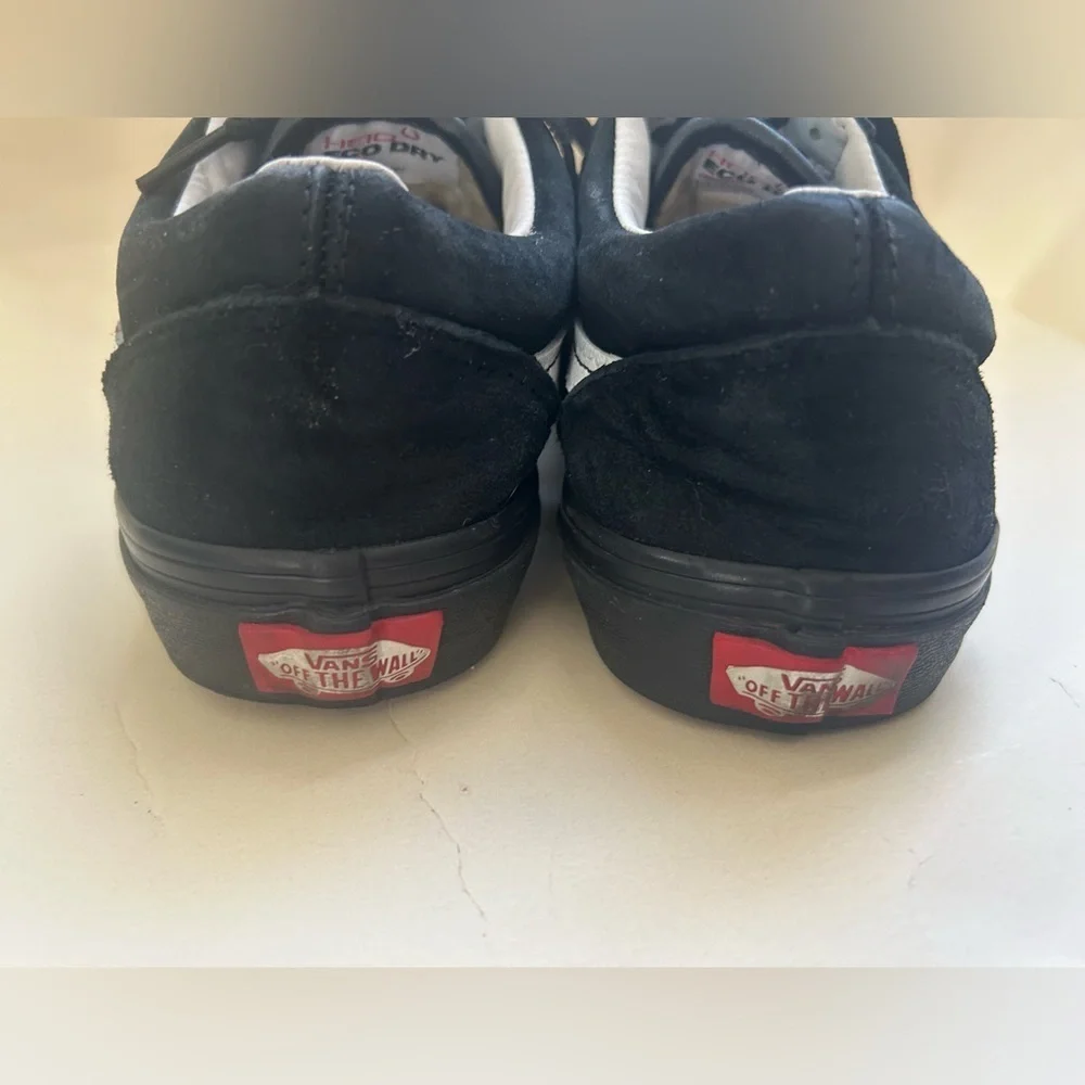 Vans eco dry Black Sneakers with White Side Stripe MEN6.5 women’s8.0